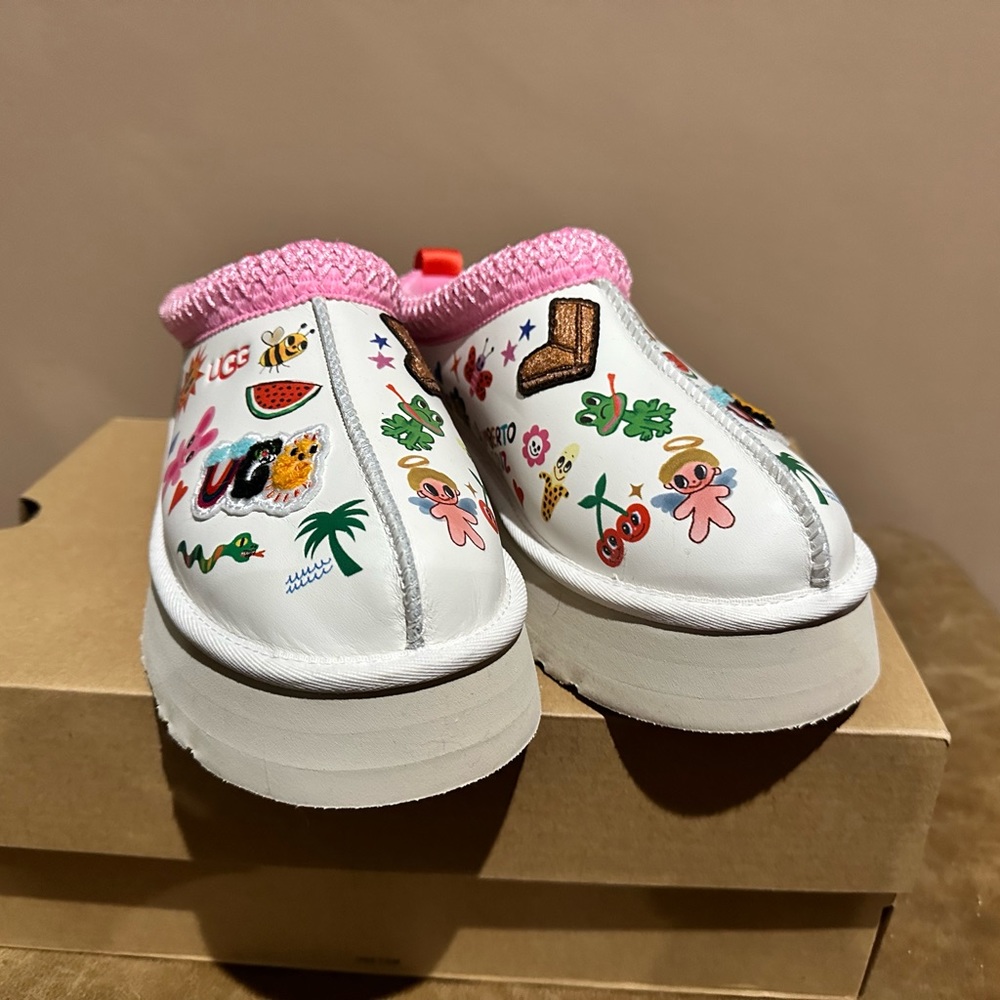 UGG Tazz Pop Art Sketch White Platform Mules Shoes Size 8